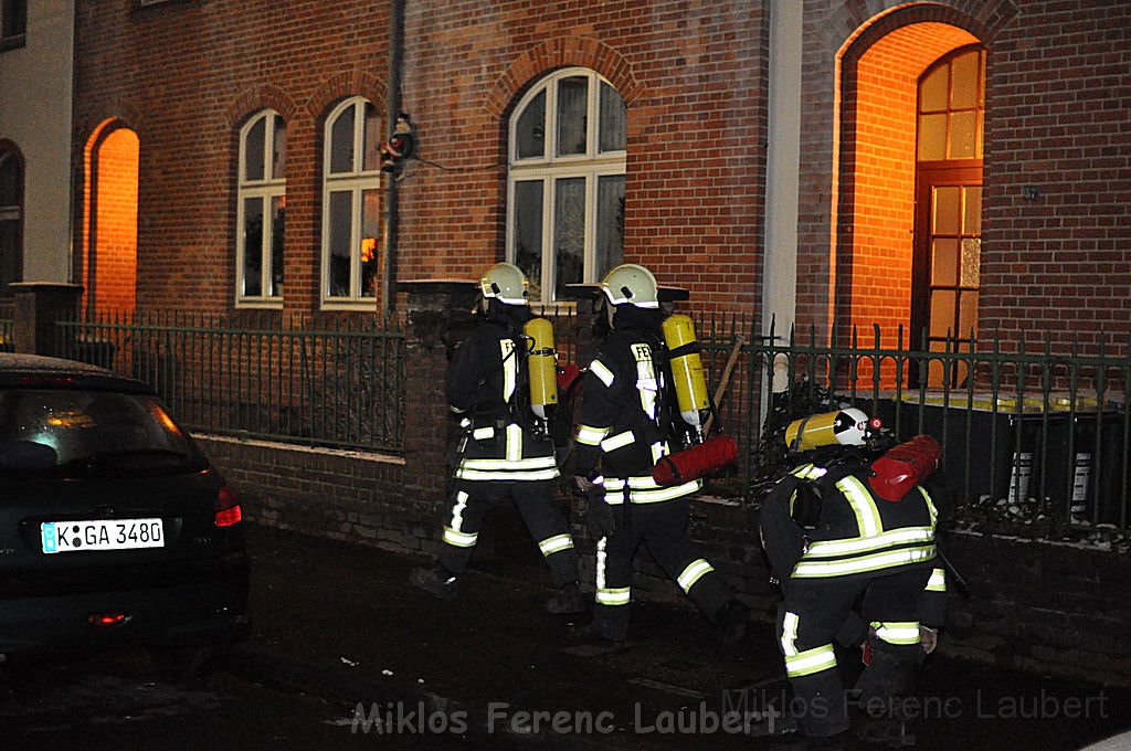 Feuer 3 Dachstuhlbrand Koeln Muelheim Gluecksburgstr P124.JPG